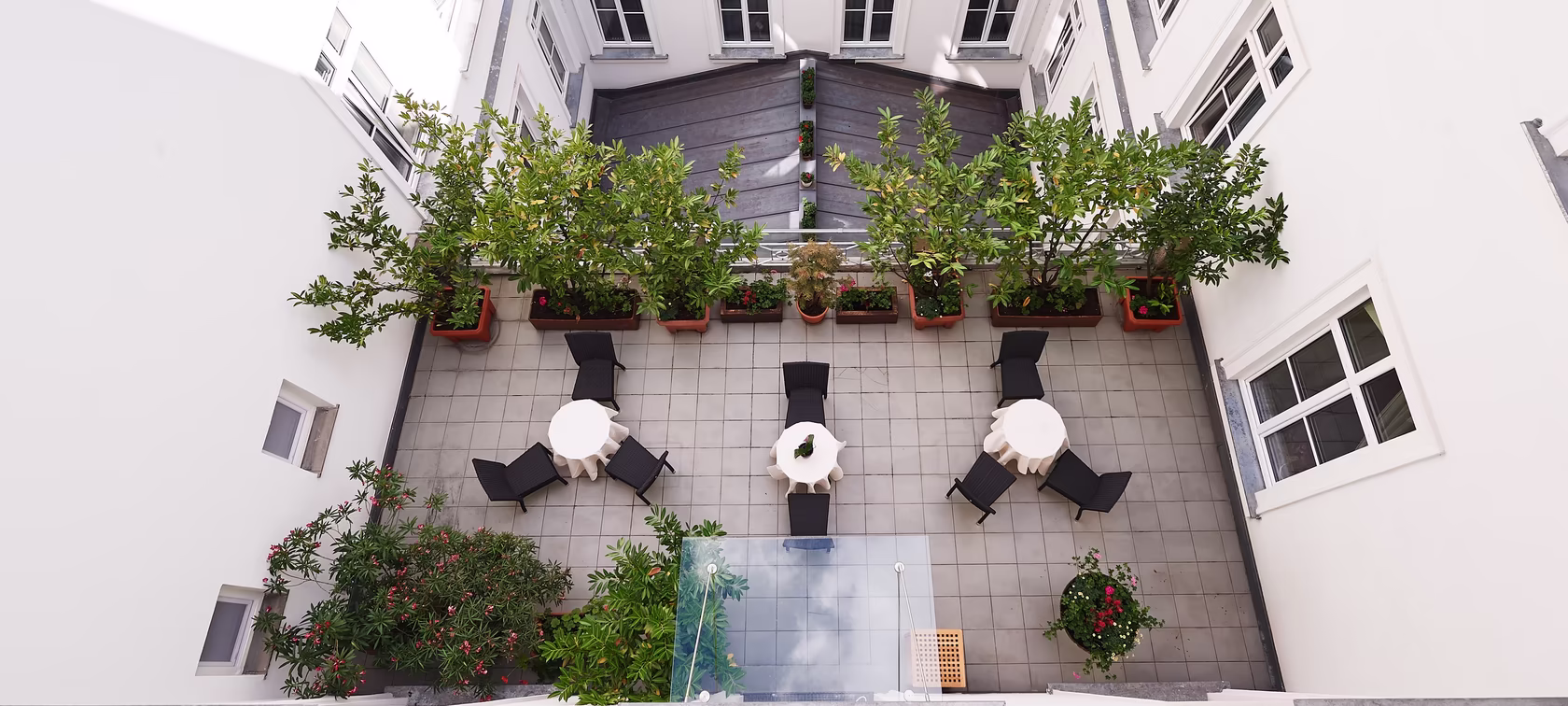 Innenhof Terrasse von oben fotografiert