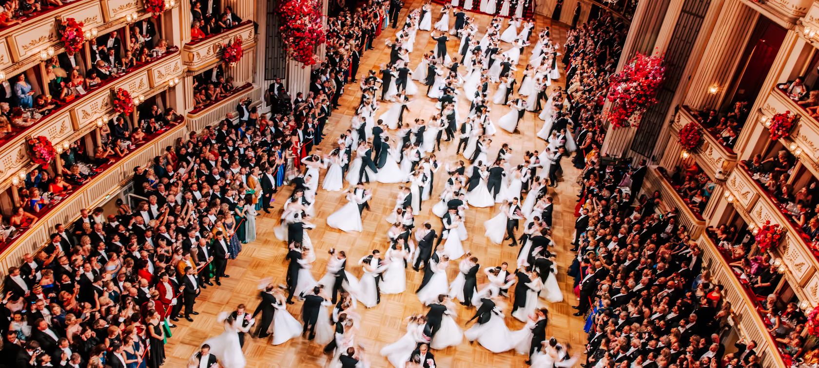Walzer der Debütanten auf dem Wiener Opernball in der Wiener Staatsoper